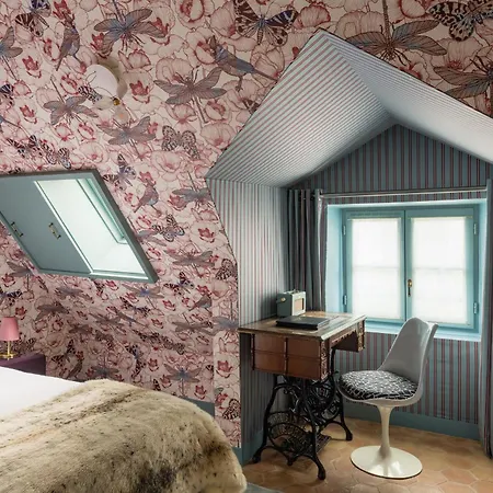 Du Petit Moulin, Haute Couture By Lacroix باريس