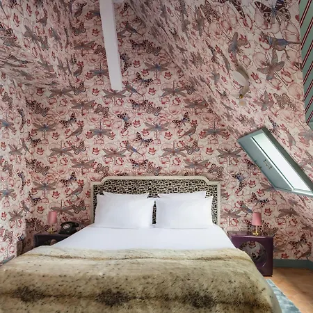 Du Petit Moulin, Haute Couture By Lacroix 4* باريس