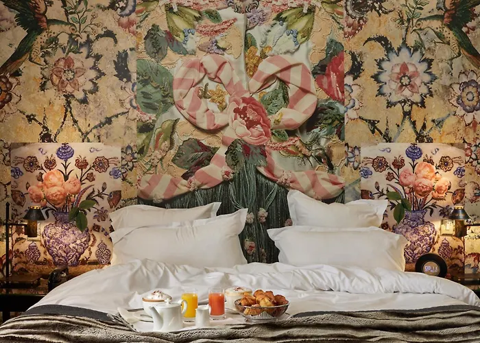 Du Petit Moulin, Haute Couture By Lacroix باريس