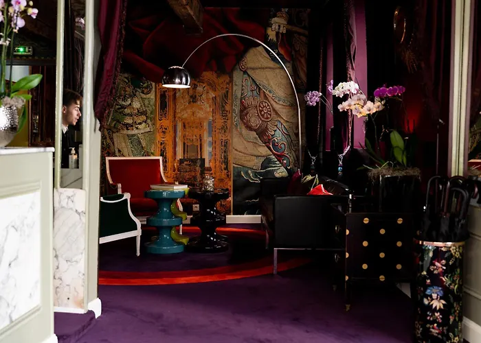 Du Petit Moulin, Haute Couture By Lacroix 4* باريس