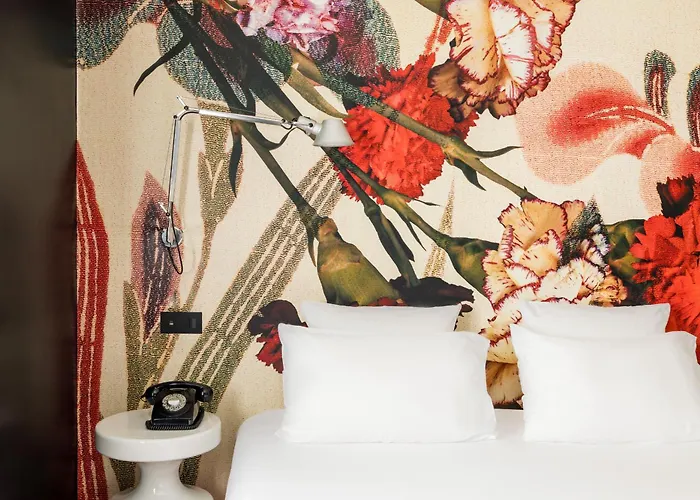فندق Du Petit Moulin, Haute Couture By Lacroix باريس