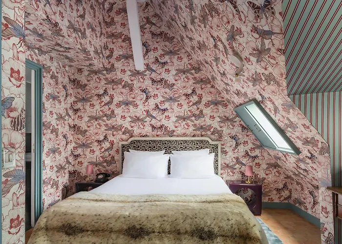 Du Petit Moulin, Haute Couture By Lacroix 4* باريس