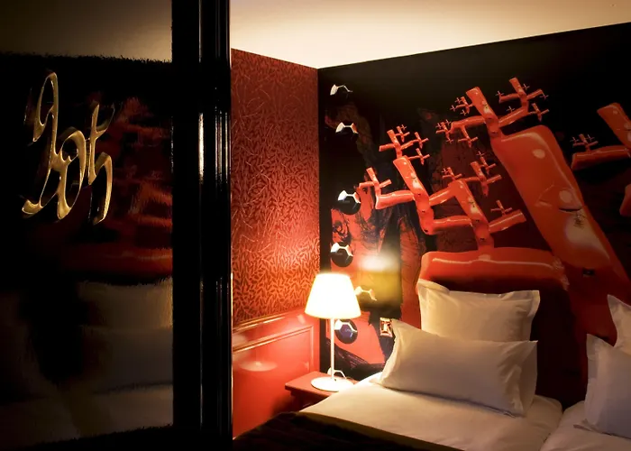 فندق Du Petit Moulin, Haute Couture By Lacroix 4*