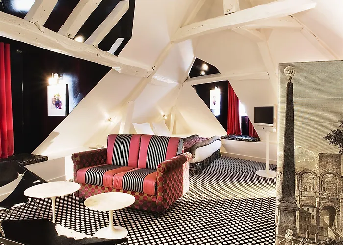 فندق Du Petit Moulin, Haute Couture By Lacroix 4*