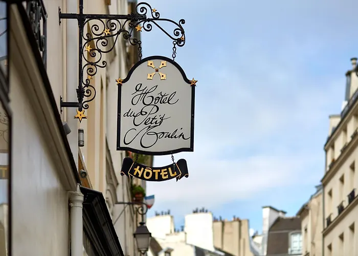 Du Petit Moulin, Haute Couture By Lacroix 4* باريس