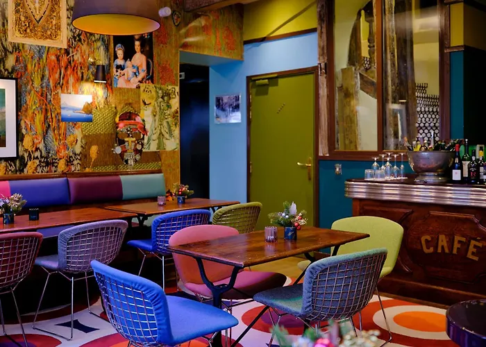 Du Petit Moulin, Haute Couture By Lacroix 4* باريس