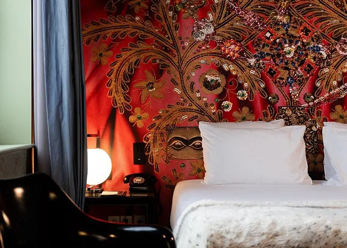 Du Petit Moulin, Haute Couture By Lacroix 4*