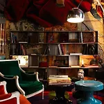 Du Petit Moulin, Haute Couture By Lacroix 4* パリ