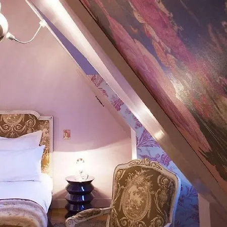 Du Petit Moulin, Haute Couture By Lacroix Hotel Paris