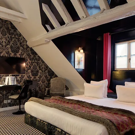 Du Petit Moulin, Haute Couture By Lacroix Hotel 4*