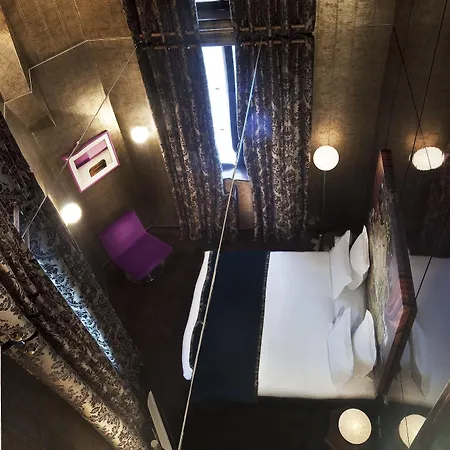 Du Petit Moulin, Haute Couture By Lacroix Hotel 4*