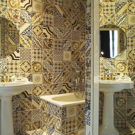 Hotel Du Petit Moulin, Haute Couture By Lacroix 4*