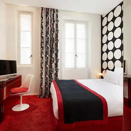 Du Petit Moulin, Haute Couture By Lacroix 4* Paris
