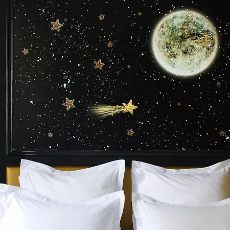 Du Petit Moulin, Haute Couture By Lacroix Hotel Paris