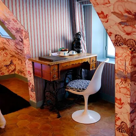 Du Petit Moulin 4*