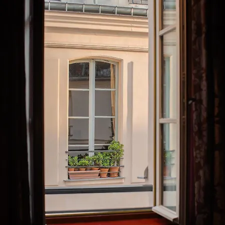 Hotel Du Petit Moulin, Haute Couture By Lacroix Parigi