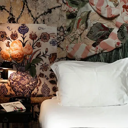 Du Petit Moulin, Haute Couture By Lacroix Hotel