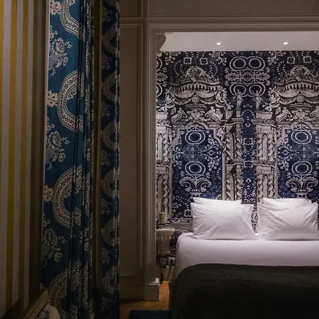 Du Petit Moulin, Haute Couture By Lacroix Hotel
