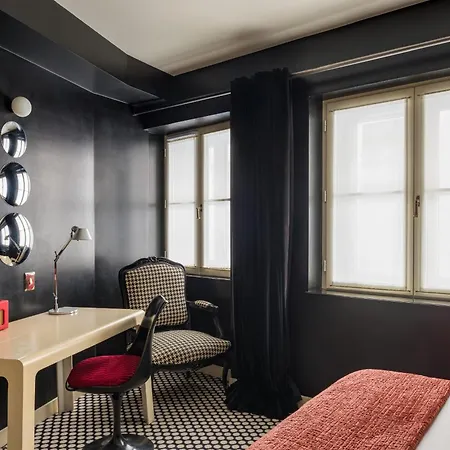 Du Petit Moulin, Haute Couture By Lacroix Hotel