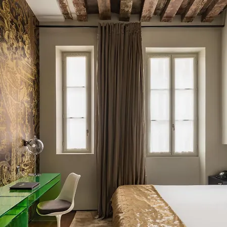 Du Petit Moulin, Haute Couture By Lacroix 4*