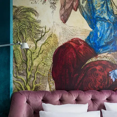 Du Petit Moulin, Haute Couture By Lacroix Hotel