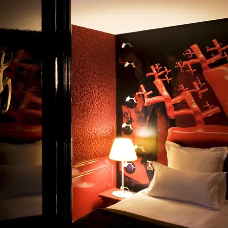 Hotel Du Petit Moulin, Haute Couture By Lacroix 4*