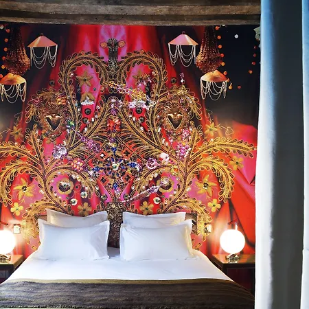 Du Petit Moulin, Haute Couture By Lacroix Hotel