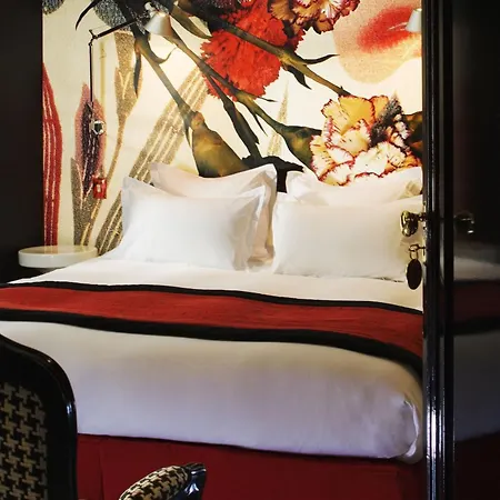 Hotel Du Petit Moulin, Haute Couture By Lacroix 4*