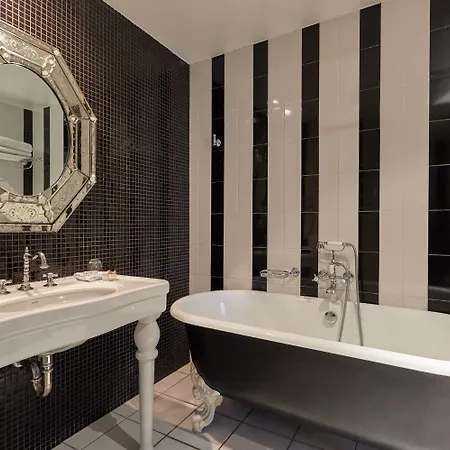 Du Petit Moulin, Haute Couture By Lacroix 4*