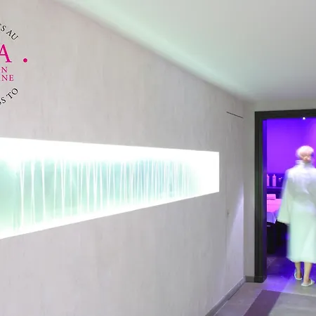 Du Petit Moulin, Haute Couture By Lacroix מלון פריז