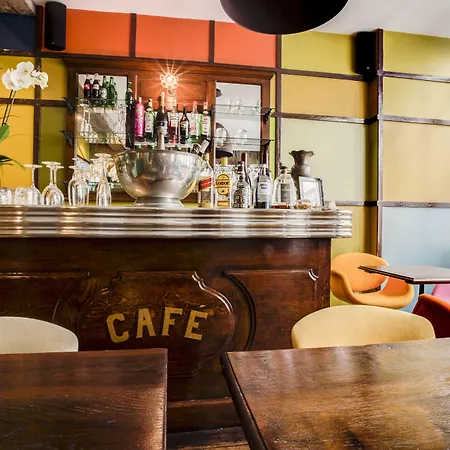 Du Petit Moulin, Haute Couture By Lacroix 4*