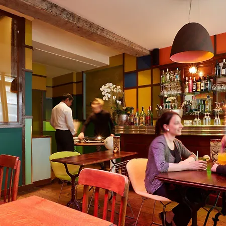 Du Petit Moulin, Haute Couture By Lacroix 4* Parigi