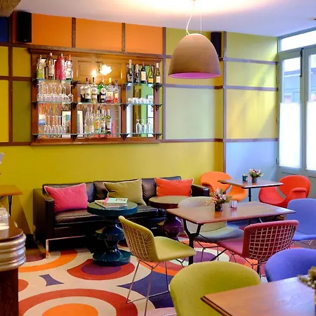 Du Petit Moulin, Haute Couture By Lacroix 4* Parigi