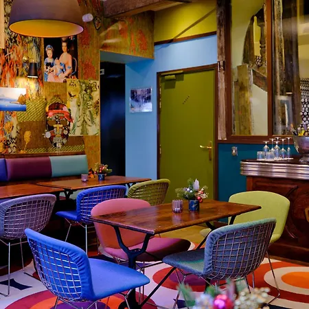 Du Petit Moulin, Haute Couture By Lacroix 4* Parigi