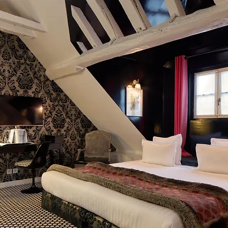 Du Petit Moulin, Haute Couture By Lacroix Hotel