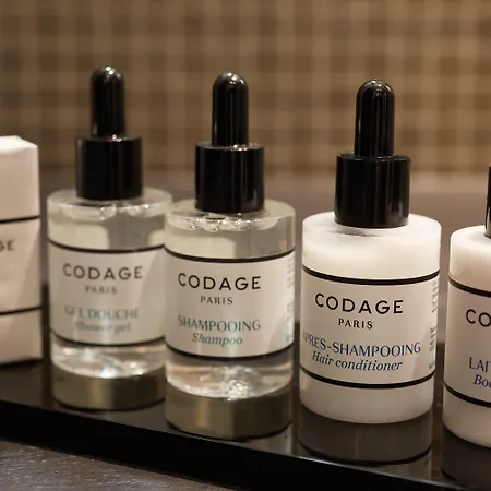 Du Petit Moulin, Haute Couture By Lacroix Hotel