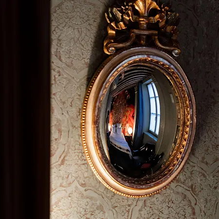 מלון Du Petit Moulin, Haute Couture By Lacroix 4*