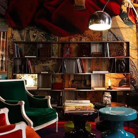 Du Petit Moulin, Haute Couture By Lacroix 4* Paris