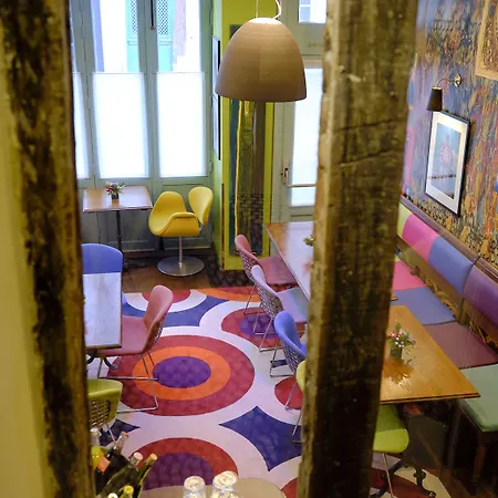 Hotel Du Petit Moulin, Haute Couture By Lacroix 4*