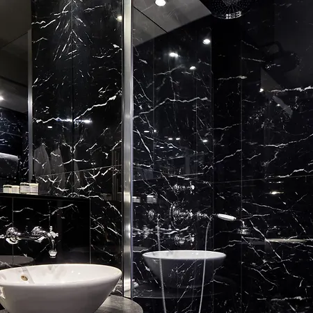 Du Petit Moulin, Haute Couture By Lacroix Hotel Paris