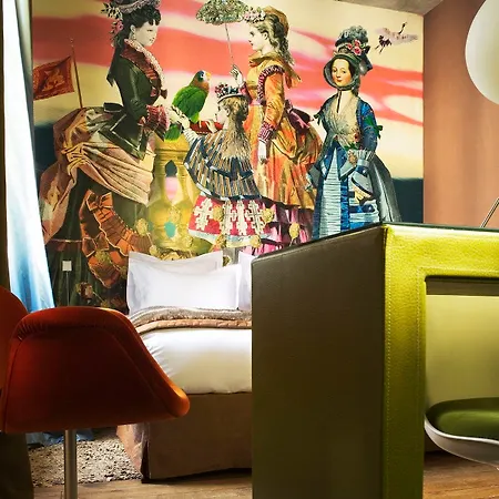Hotel Du Petit Moulin, Haute Couture By Lacroix 4*