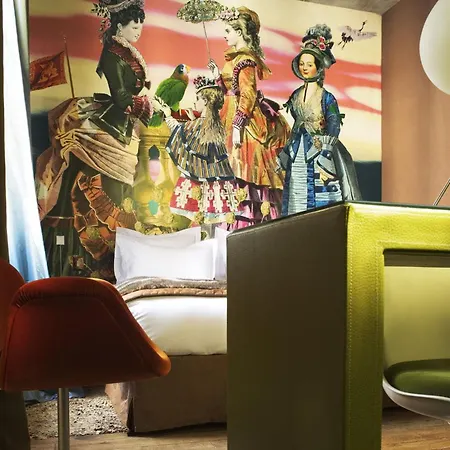 Отель Du Petit Moulin, Haute Couture By Lacroix 4*