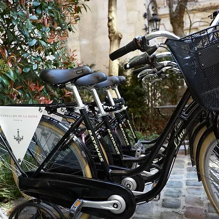 Du Petit Moulin, Haute Couture By Lacroix Hotel