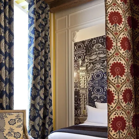 Du Petit Moulin, Haute Couture By Lacroix Hotel