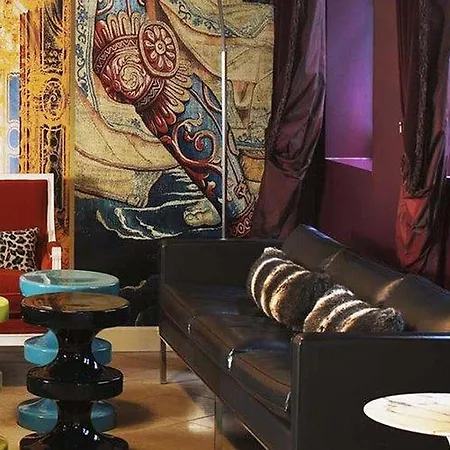 Hotel Du Petit Moulin, Haute Couture By Lacroix 4*