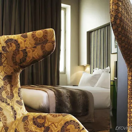 Du Petit Moulin, Haute Couture By Lacroix Hotel Paris