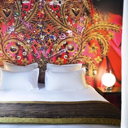 Du Petit Moulin, Haute Couture By Lacroix 4* Paris