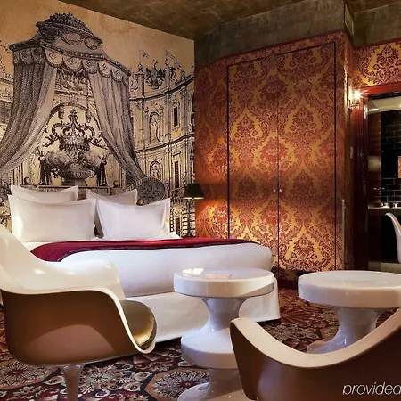Hotel Du Petit Moulin, Haute Couture By Lacroix Paris