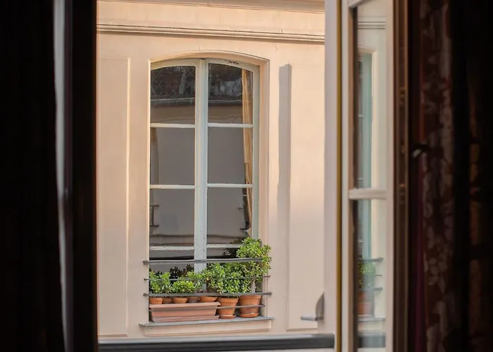 Hotel Du Petit Moulin, Haute Couture By Lacroix París