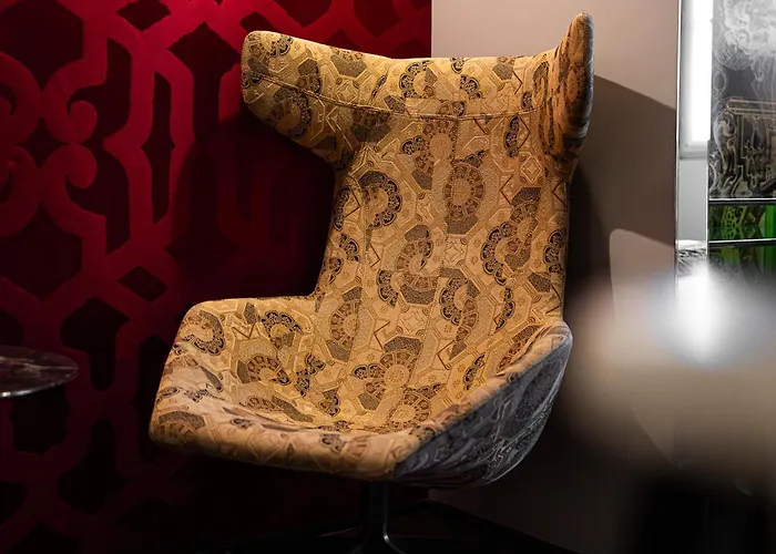 Hotel Du Petit Moulin, Haute Couture By Lacroix París